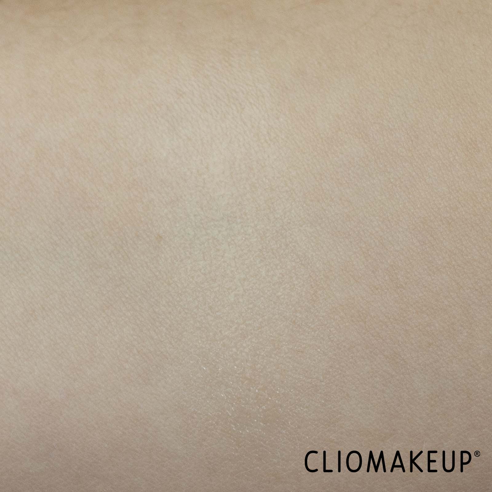 recensione-balsamo-labbra-leocrema-acido-ialuronico-texture