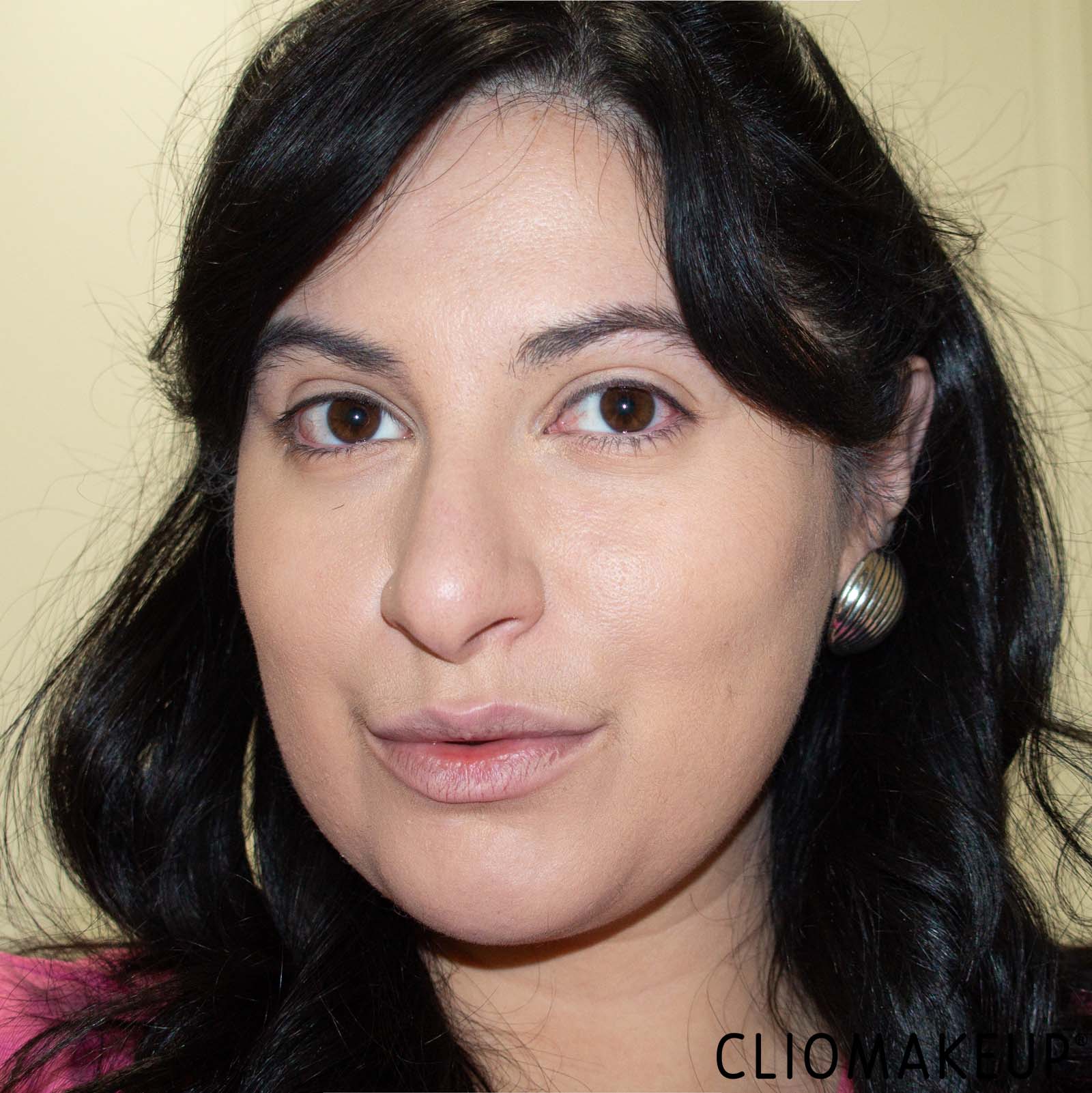 recensione-urban-decay-face-bond-foundation-applicazione