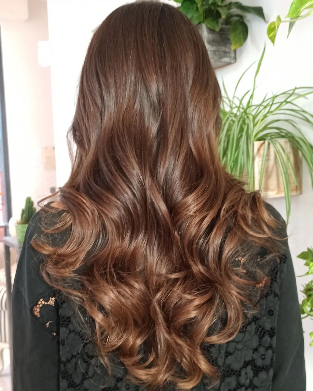 tagli-capelli-lunghi-ringiovaniscono-cioccolato