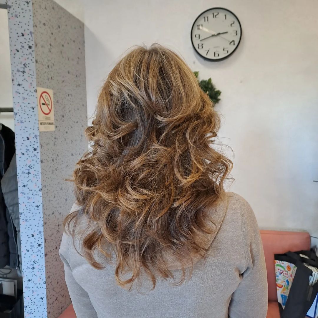 tagli-capelli-lunghi-ringiovaniscono-mossi
