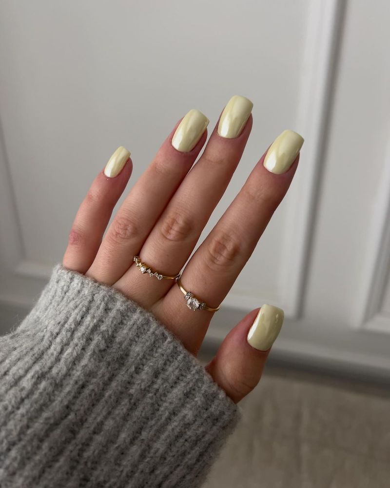 butter-yellow-nails-cromo