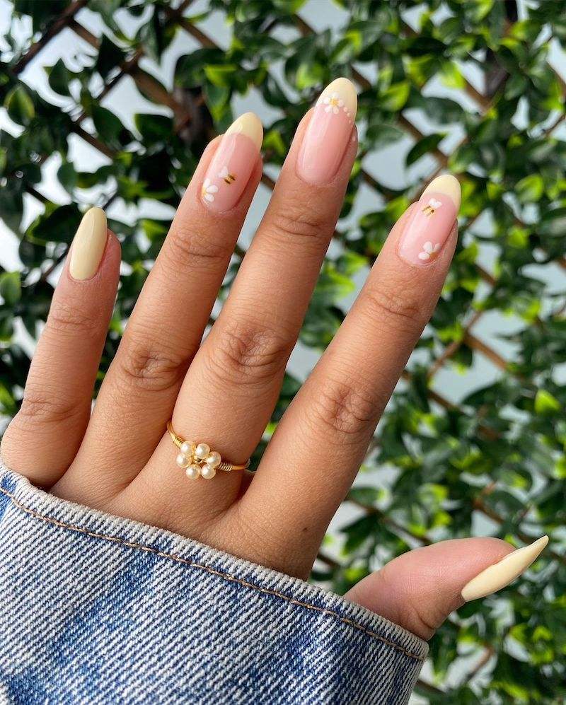 butter-yellow-nails-fench-fiori