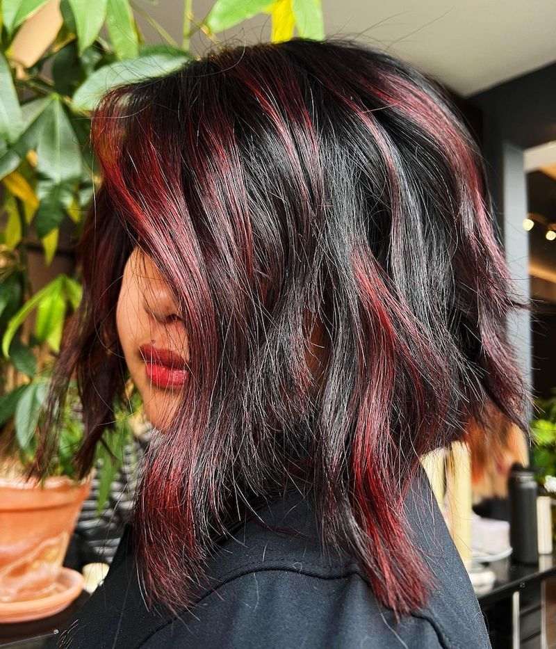 colpi-di-sole-capelli-corti-nero-rosso