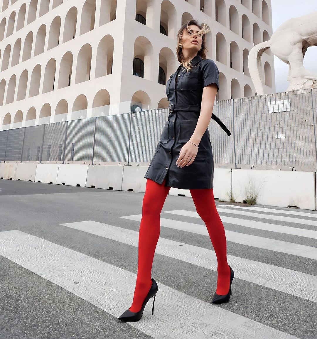 come-indossare-collant-colorati-totalblack