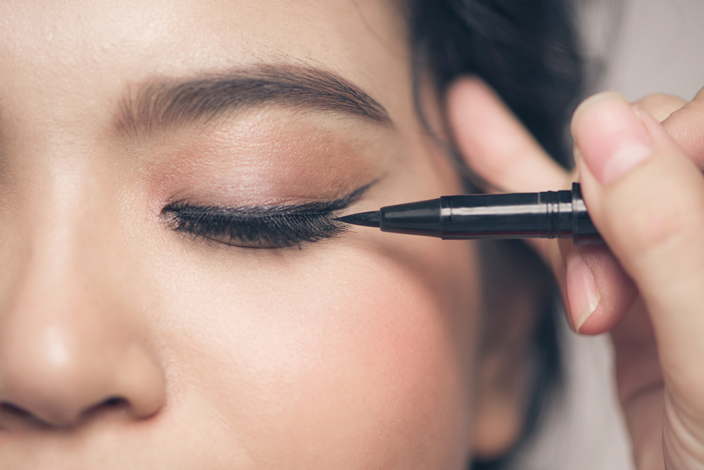 eyeliner-in-setole-cover