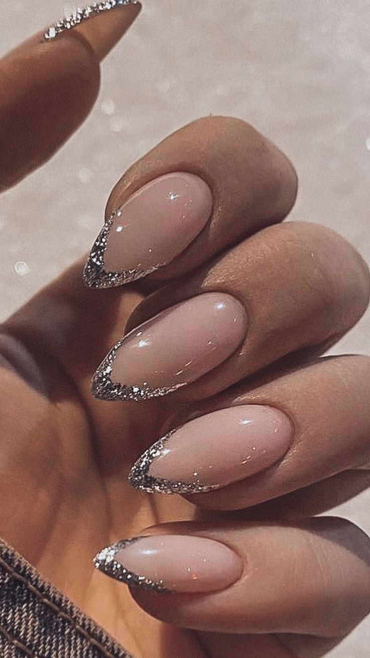 french-glitter-unghie-natalizie-argento