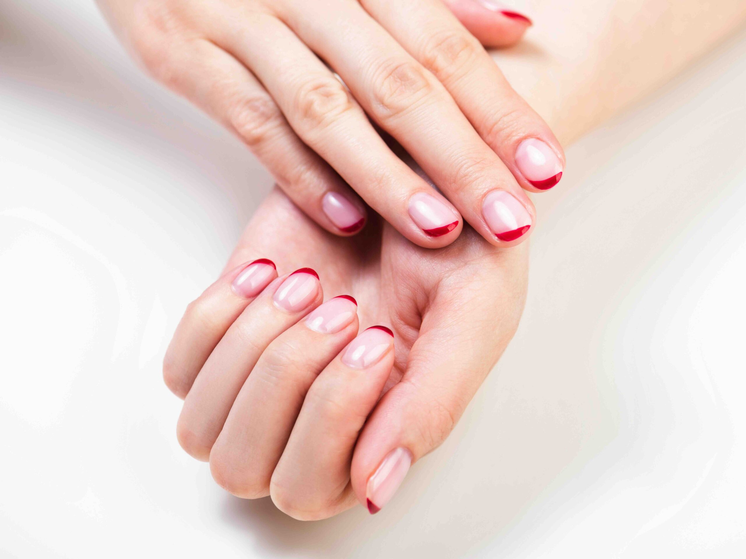french-manicure-natale-smalto-ross