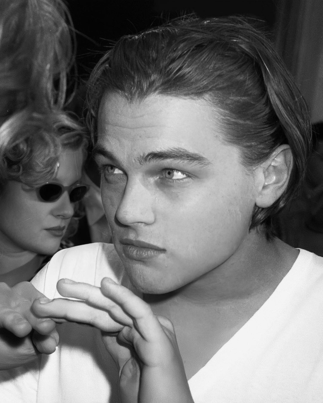 leonardo-dicaprio-compie-50-anni-cerchietto