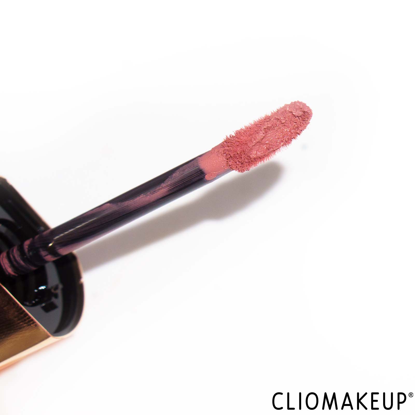 recensione-rossetto-anastasia-beverly-hills-lip-velvet-lipstick-close-up