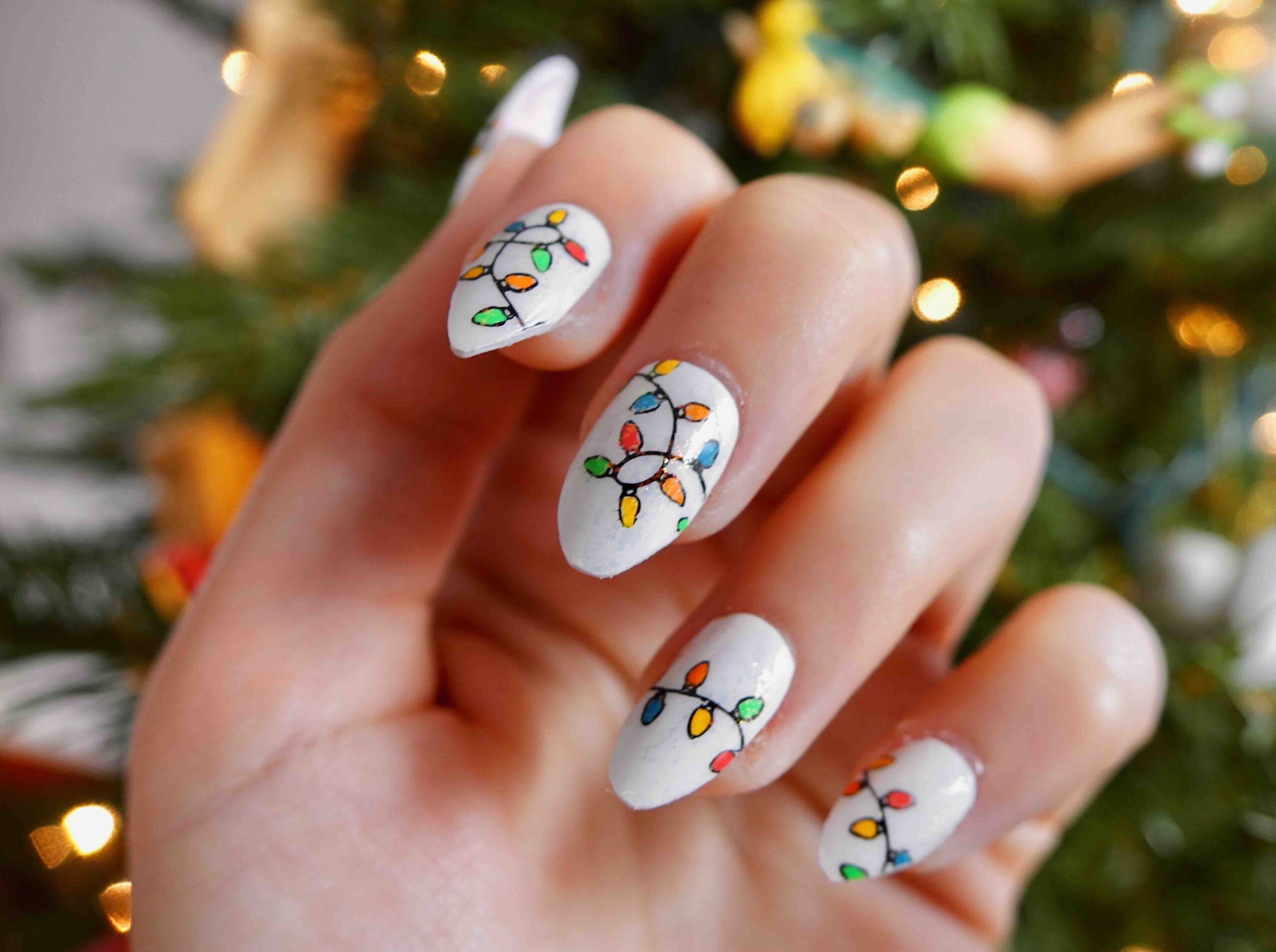 unghie-gel-natalizie-lucine-colorate-albero