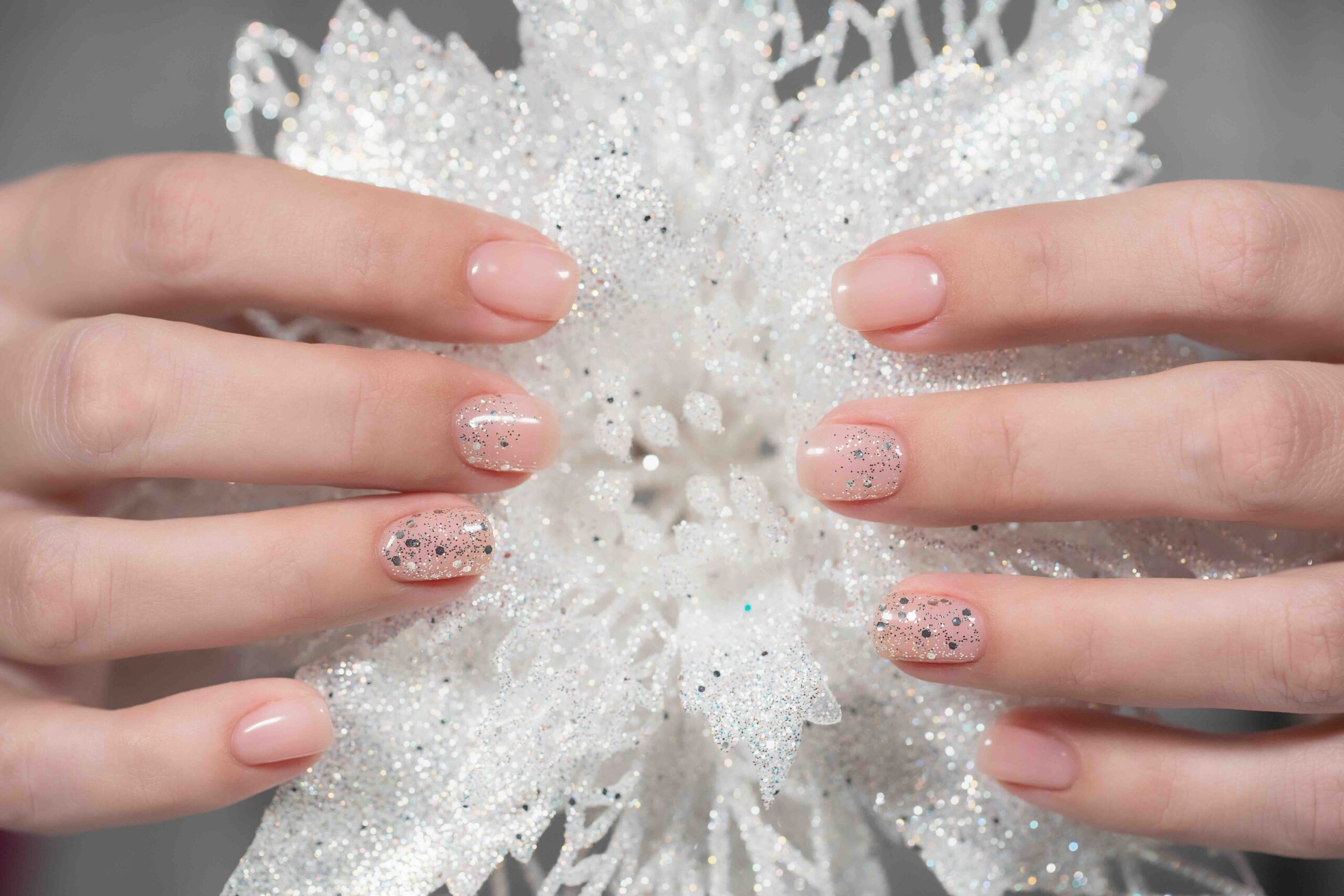 unghie-natale-nude-fiocco-neve