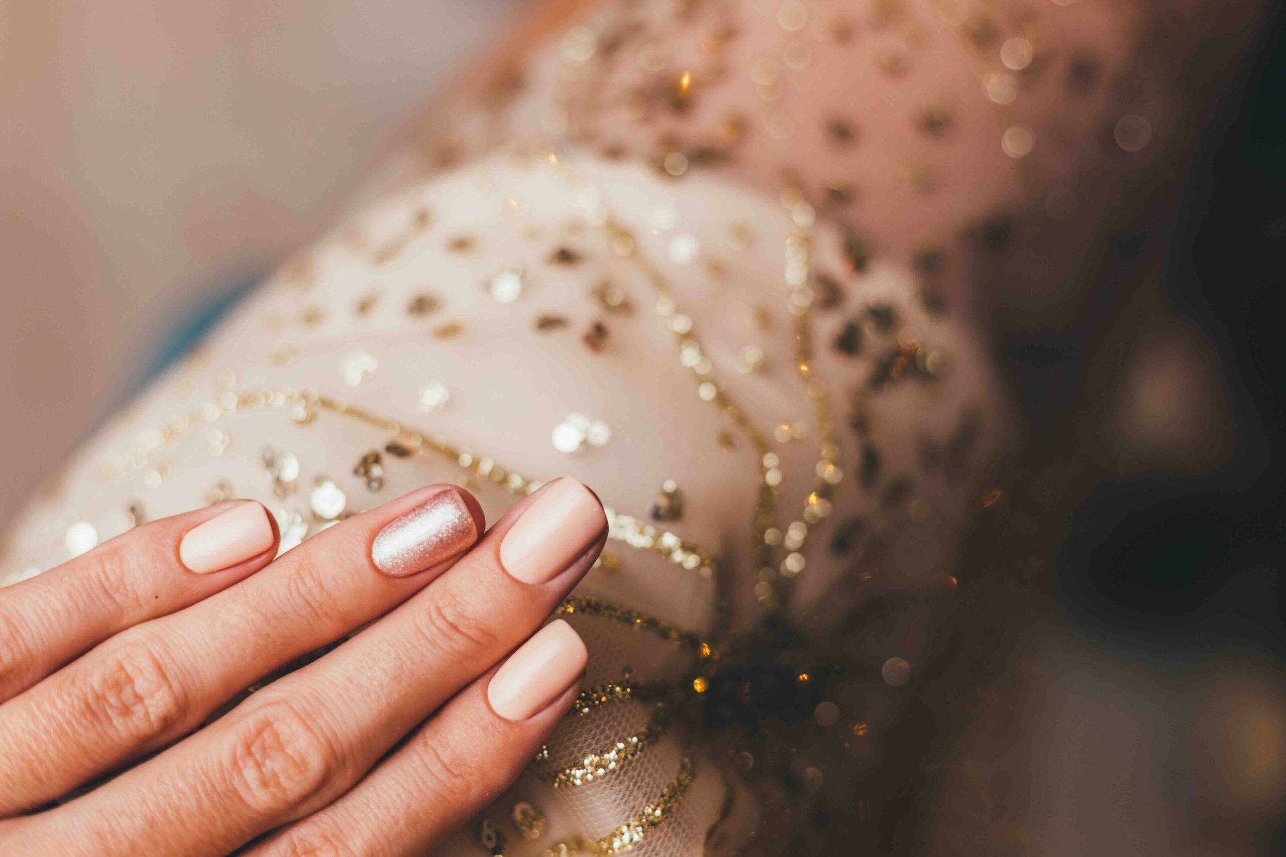 unghie-nude-natalizie-accent-na