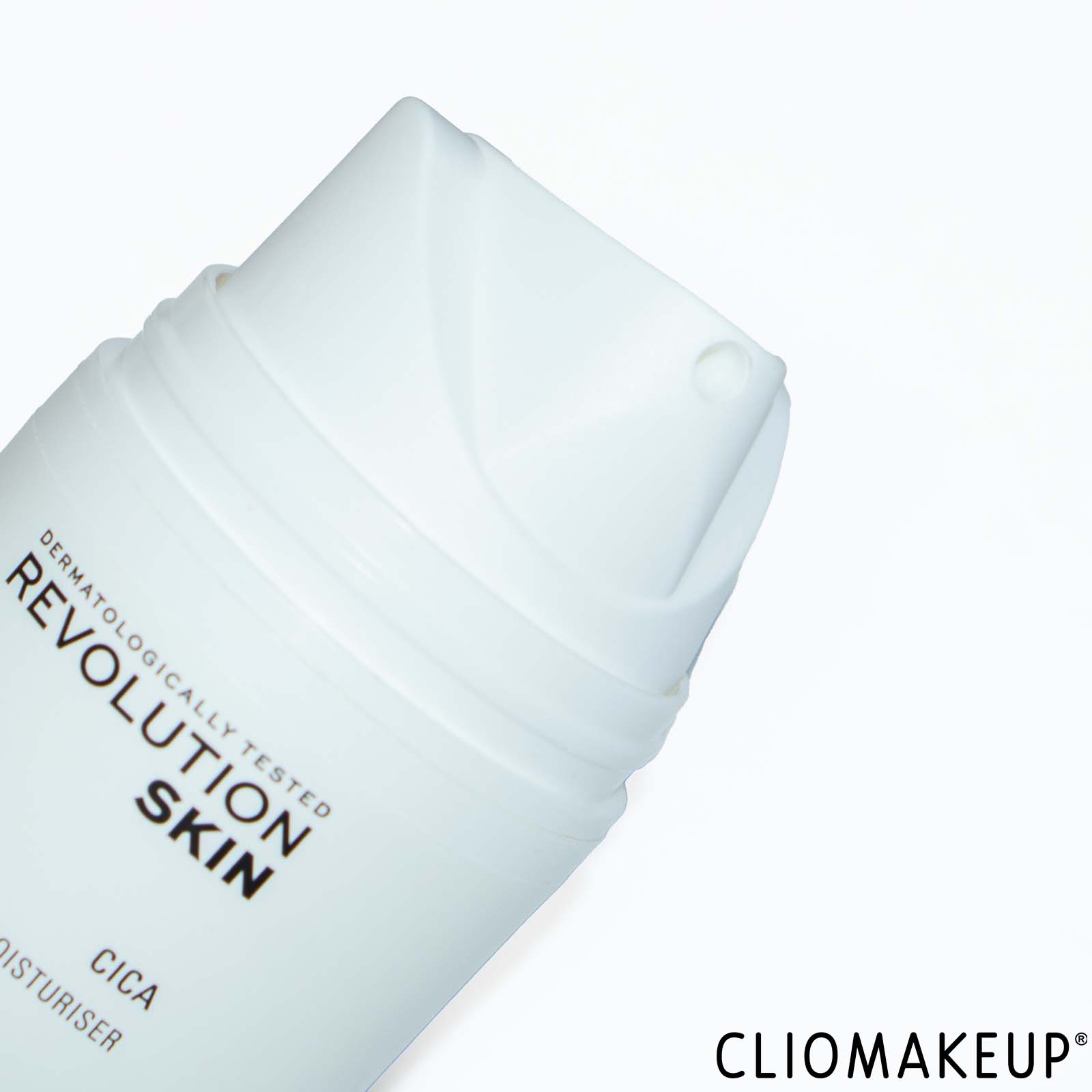recensione-crema-viso-revolution-skin-cica-moisturiser-close-up