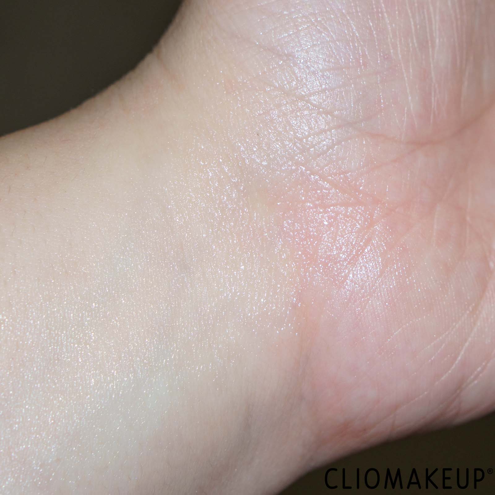 recensione-siero-viso-yepoda-the-purify-hero-swatch-braccio
