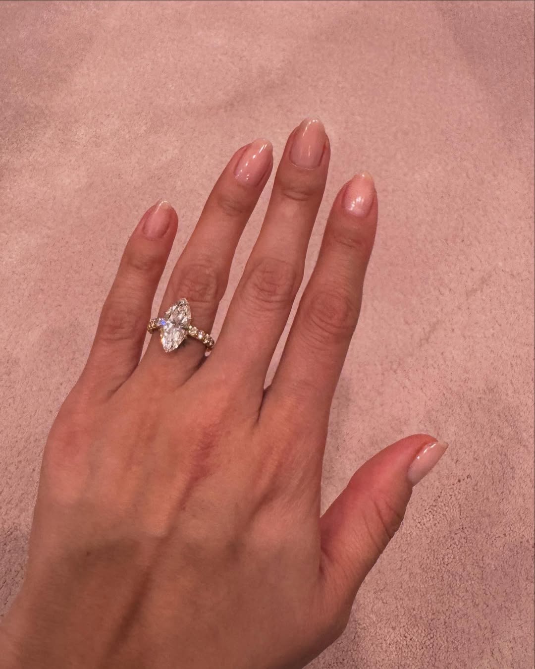 selena-gomez-si-sposa-anello