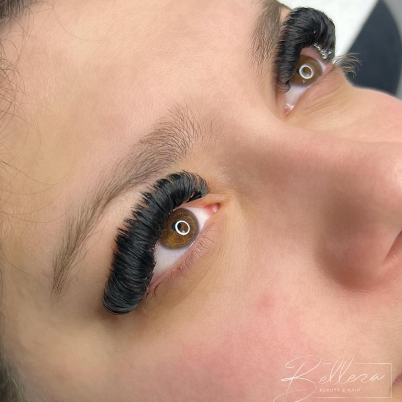 peggiori-trend-beauty-2024-ciglia-finte