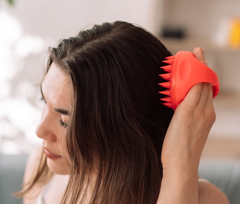 valorizzare-colore-naturale-capelli-massaggio-cuoio-capelluto