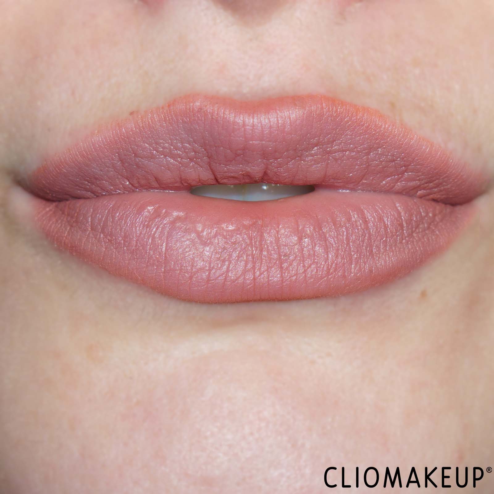 recensione-correttore-elf-camo-color-corrector-blu-applicazione