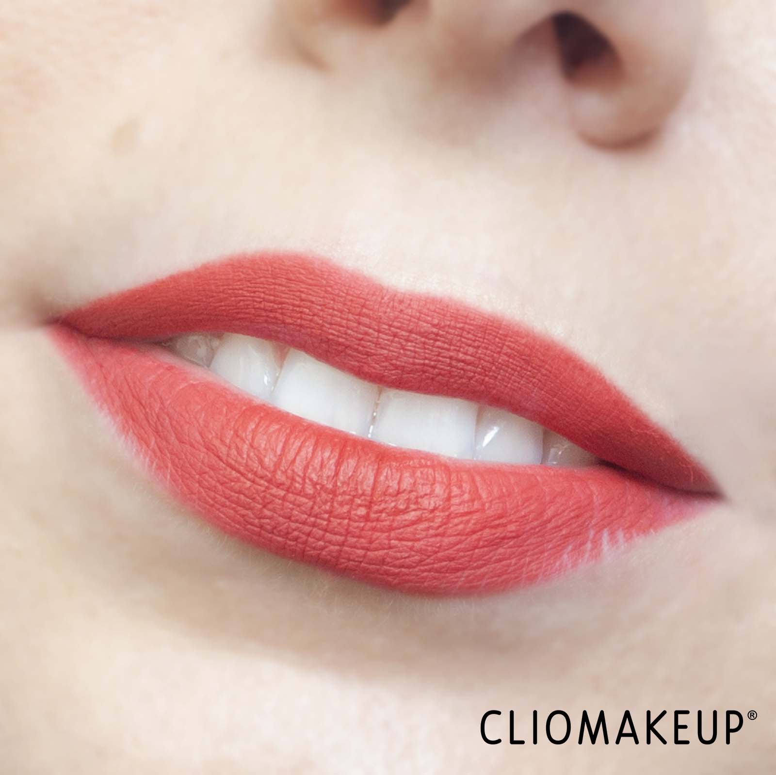 recensione-rossetti-rimmel-colorstay-suede-ink-rossetto-rosso-applicato