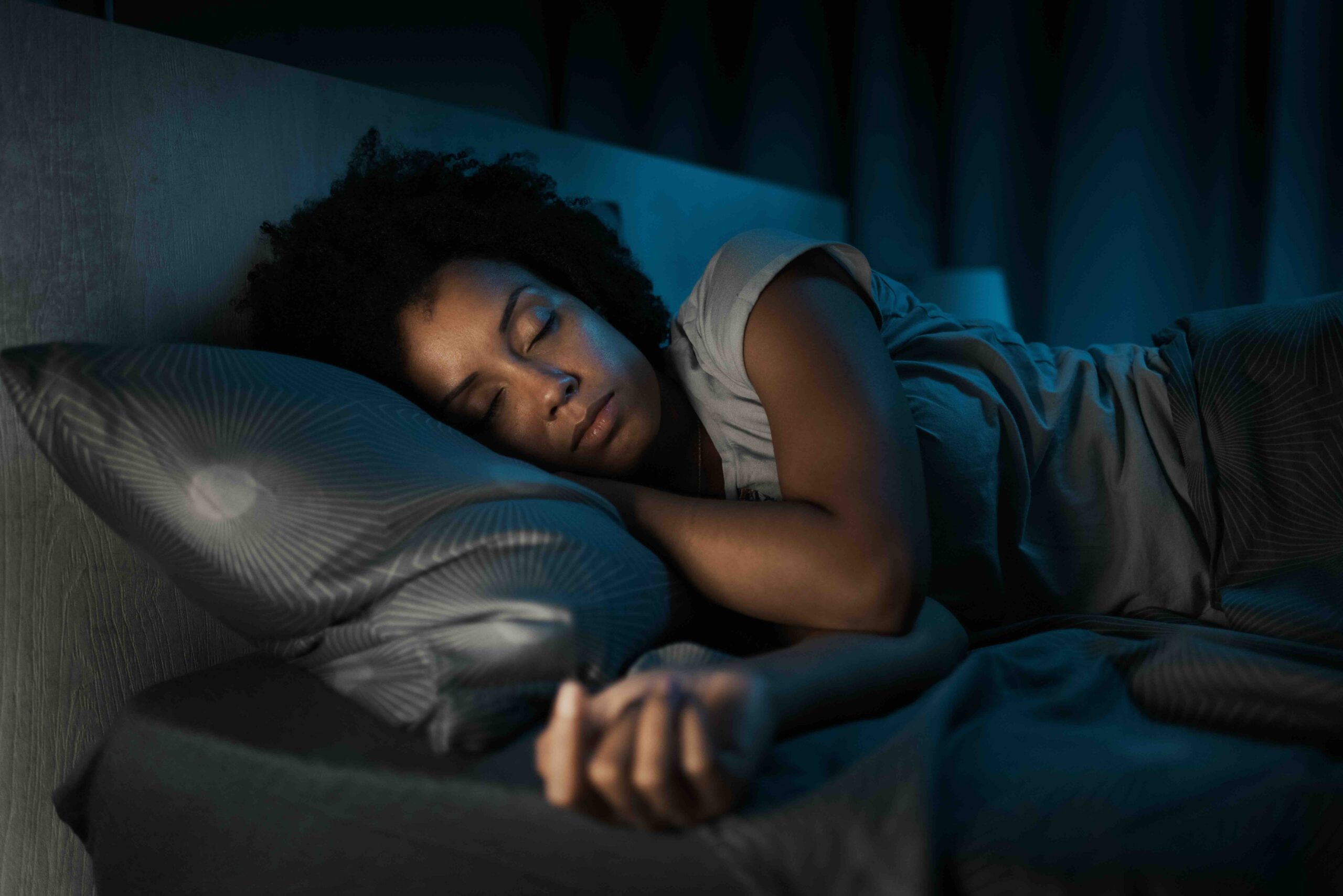qualita-sonno-donna-letto-che-dorme