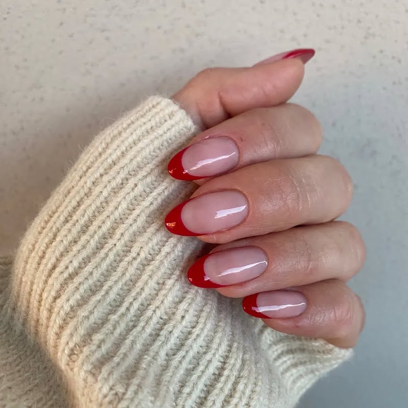 unghie-french-rosso-mandorla
