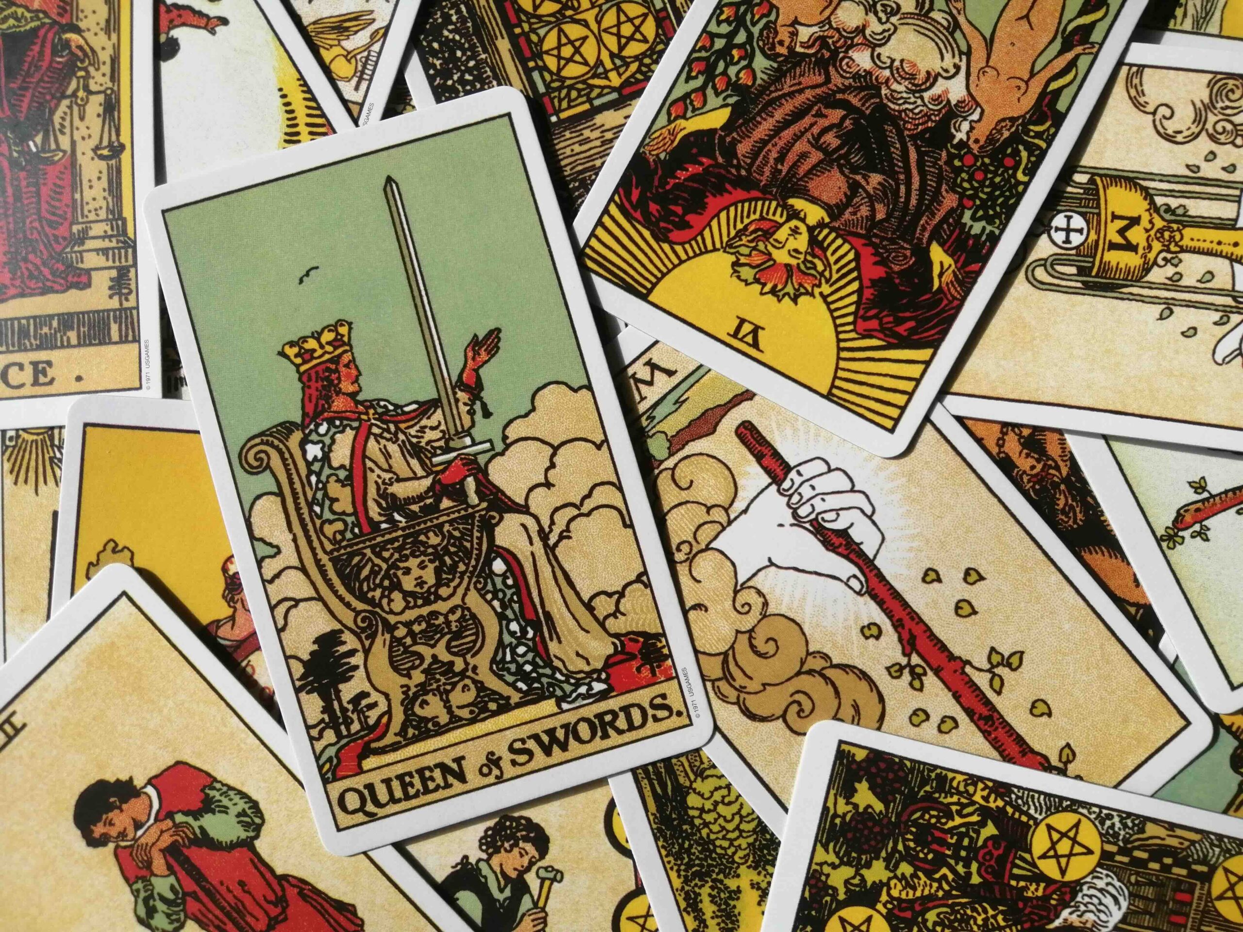 carta-tarocchi-regina-di-spade